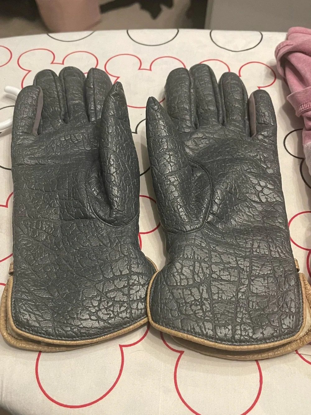 Women’s Aris Leather Gloves with Gold Accent in Grey Vintage